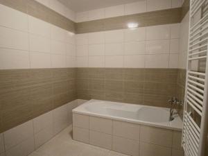 Pronájem bytu 2+kk, Milovice - Mladá, Rakouská, 55 m2