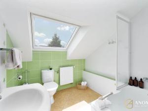 Prodej ubytování, Lednice, Nejdecká, 594 m2