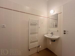 Pronájem bytu 1+kk, Říčany, Komenského náměstí, 35 m2