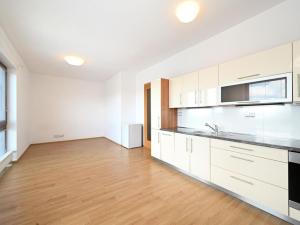 Pronájem bytu 1+kk, Praha - Liboc, Evropská, 33 m2