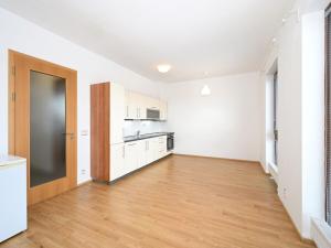 Pronájem bytu 1+kk, Praha - Liboc, Evropská, 33 m2