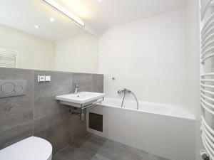 Pronájem bytu 1+kk, Praha - Liboc, Evropská, 33 m2