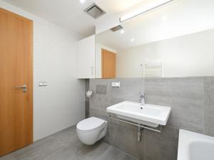 Pronájem bytu 1+kk, Praha - Liboc, Evropská, 33 m2