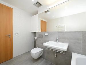 Pronájem bytu 1+kk, Praha - Liboc, Evropská, 33 m2