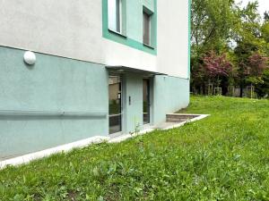 Pronájem obchodního prostoru, Praha - Kobylisy, Bergerova, 39 m2