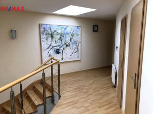 Pronájem rodinného domu, Praha - Hloubětín, Šestajovická, 320 m2