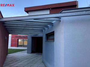 Pronájem rodinného domu, Praha - Hloubětín, Šestajovická, 320 m2