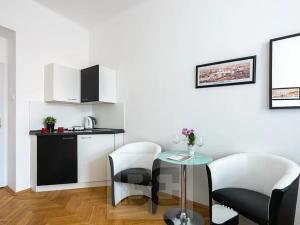 Prodej bytu 1+kk, Praha - Nové Město, Školská, 17 m2