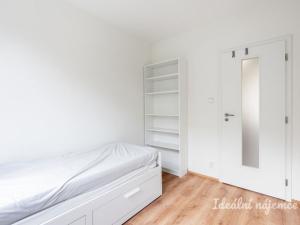 Pronájem bytu 3+kk, Praha - Podolí, Kaplická, 61 m2
