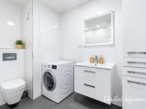Pronájem bytu 3+kk, Praha - Podolí, Kaplická, 61 m2