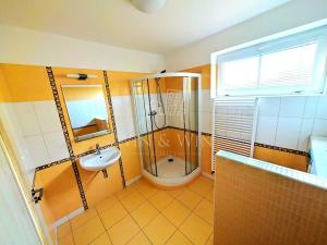 Prodej rodinného domu, Větrušice, Skalní, 140 m2