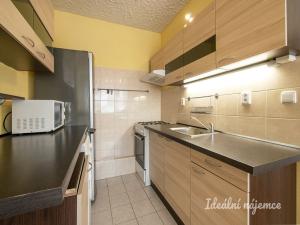 Pronájem bytu 2+kk, Praha - Prosek, Ctěnická, 39 m2