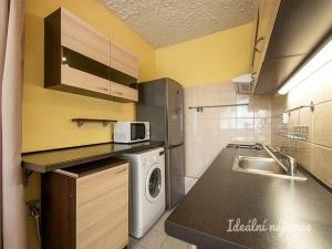 Pronájem bytu 2+kk, Praha - Prosek, Ctěnická, 39 m2