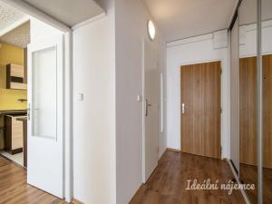 Pronájem bytu 2+kk, Praha - Prosek, Ctěnická, 39 m2