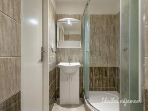 Pronájem bytu 2+kk, Praha - Prosek, Ctěnická, 39 m2