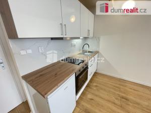 Pronájem bytu 1+kk, Praha - Smíchov, Na Valentince, 45 m2