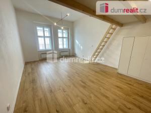 Pronájem bytu 1+kk, Praha - Smíchov, Na Valentince, 45 m2