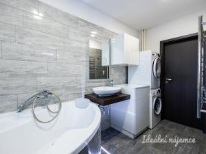 Pronájem bytu 3+1, Praha - Záběhlice, Hlavní, 72 m2