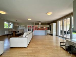 Pronájem rodinného domu, Průhonice, Bohumila Kavky, 300 m2
