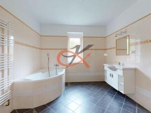 Prodej rodinného domu, Valašské Meziříčí, Ve Svahu, 209 m2