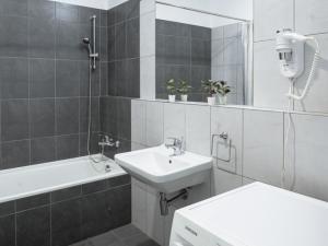 Pronájem bytu 3+kk, Praha - Karlín, Křižíkova, 76 m2