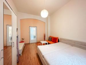 Pronájem bytu 1+1, Praha - Žižkov, Jeronýmova, 30 m2