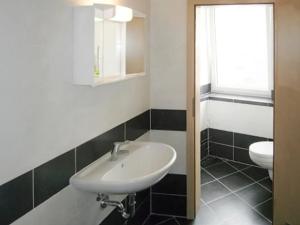 Pronájem bytu 1+kk, Praha - Horní Měcholupy, Hornoměcholupská, 37 m2