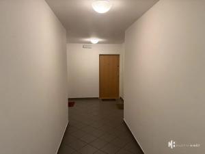 Pronájem bytu 1+kk, Praha - Strašnice, Názovská, 38 m2