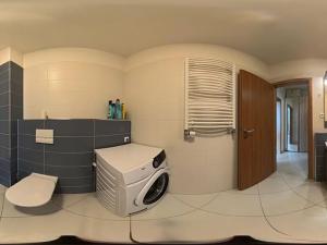 Pronájem bytu 2+kk, Praha - Dolní Měcholupy, Kryšpínova, 57 m2