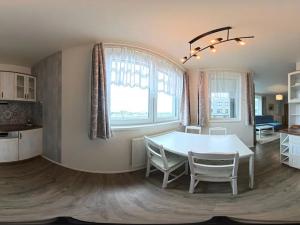 Pronájem bytu 2+kk, Praha - Dolní Měcholupy, Kryšpínova, 57 m2
