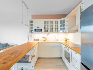 Pronájem bytu 2+kk, Praha - Holešovice, Sanderova, 58 m2