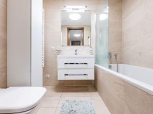 Pronájem bytu 2+kk, Praha - Holešovice, Sanderova, 58 m2