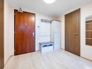 Pronájem bytu 2+kk, Praha - Holešovice, Sanderova, 58 m2