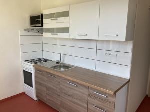 Pronájem bytu 2+1, Pardubice - Polabiny, Družstevní, 55 m2