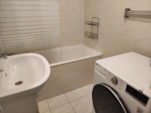 Pronájem bytu 3+1, Praha - Horní Měcholupy, Milánská, 76 m2