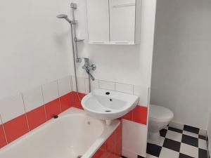 Pronájem bytu 1+1, Cheb, Šeříková, 40 m2