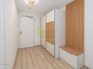 Pronájem bytu 1+kk, Praha - Hloubětín, Poděbradská, 32 m2