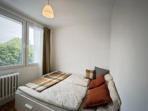 Pronájem bytu 2+kk, Praha - Prosek, Lovosická, 25 m2