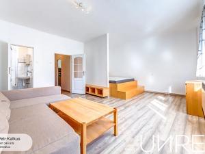 Pronájem bytu 1+1, Praha - Holešovice, Osadní, 47 m2