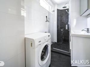 Pronájem bytu 1+1, Praha - Holešovice, Osadní, 47 m2