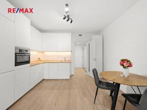 Pronájem bytu 1+kk, Praha - Hloubětín, Poděbradská, 37 m2