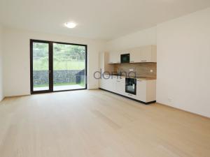 Pronájem bytu 1+kk, Praha, V třešňovce, 40 m2