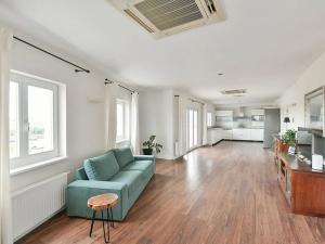 Prodej bytu 4+kk, Praha - Holešovice, Skalecká, 169 m2