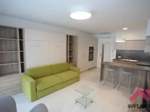 Pronájem bytu 1+kk, Praha - Karlín, Sokolovská, 35 m2