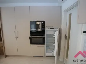 Pronájem bytu 1+kk, Praha - Karlín, Sokolovská, 35 m2