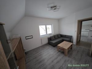 Pronájem bytu 2+1, Kostelec nad Labem - Jiřice, Okružní, 55 m2
