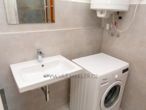 Pronájem bytu 2+kk, Praha - Žižkov, Basilejské náměstí, 56 m2