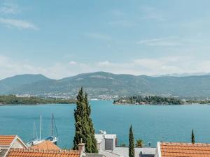 Prodej bytu 3+kk, Tivat, Černá Hora, 64 m2