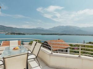 Prodej bytu 3+kk, Tivat, Černá Hora, 64 m2