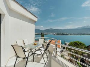 Prodej bytu 3+kk, Tivat, Černá Hora, 64 m2